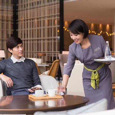 Courtyard By Marriott Zhengzhou East Hotell Exteriör bild