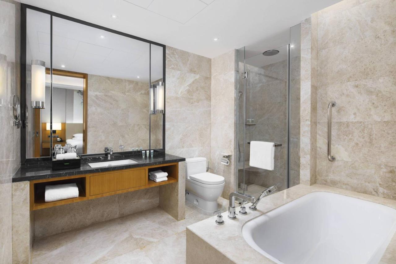 Courtyard By Marriott Zhengzhou East Hotell Exteriör bild