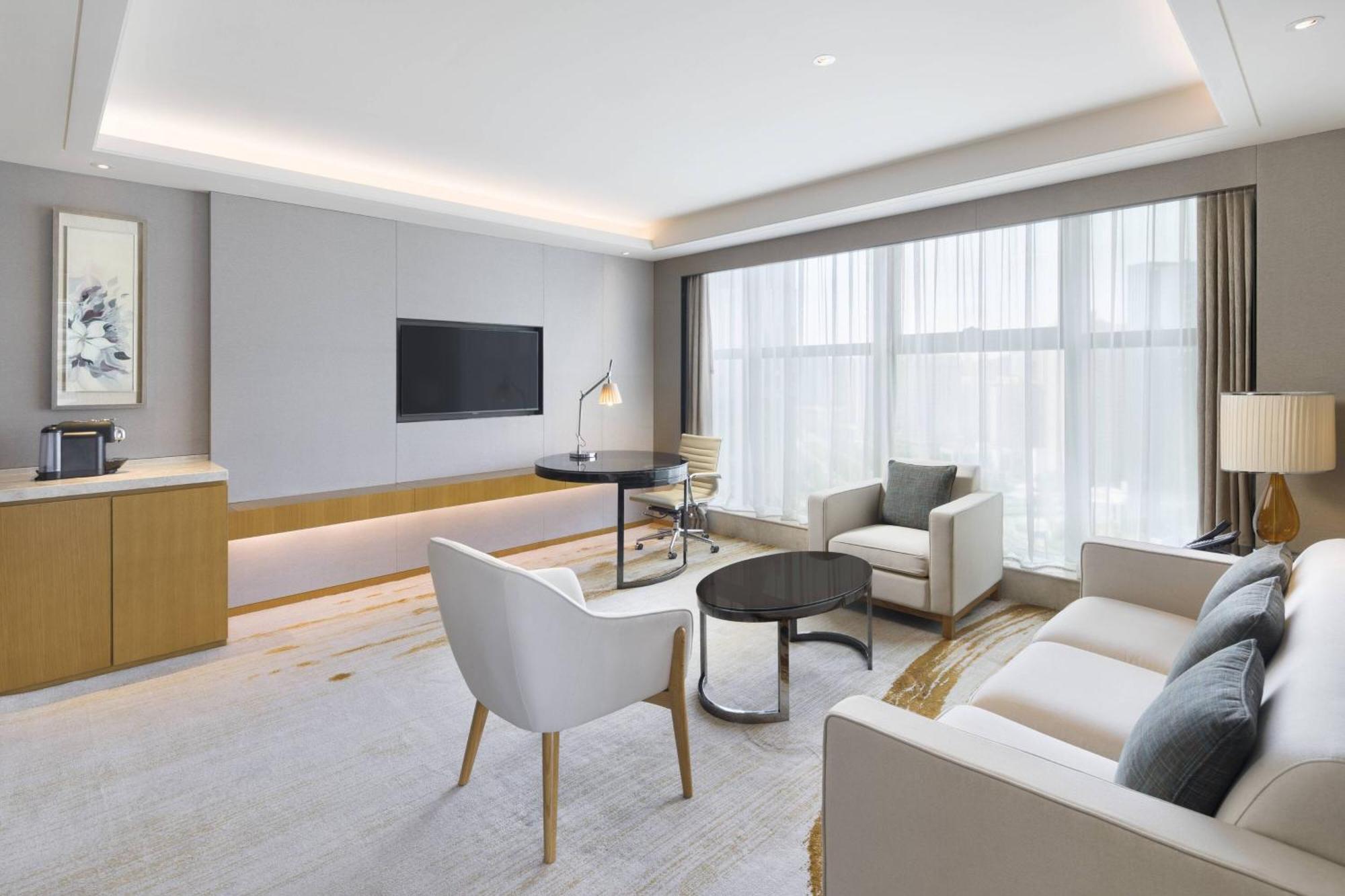 Courtyard By Marriott Zhengzhou East Hotell Exteriör bild