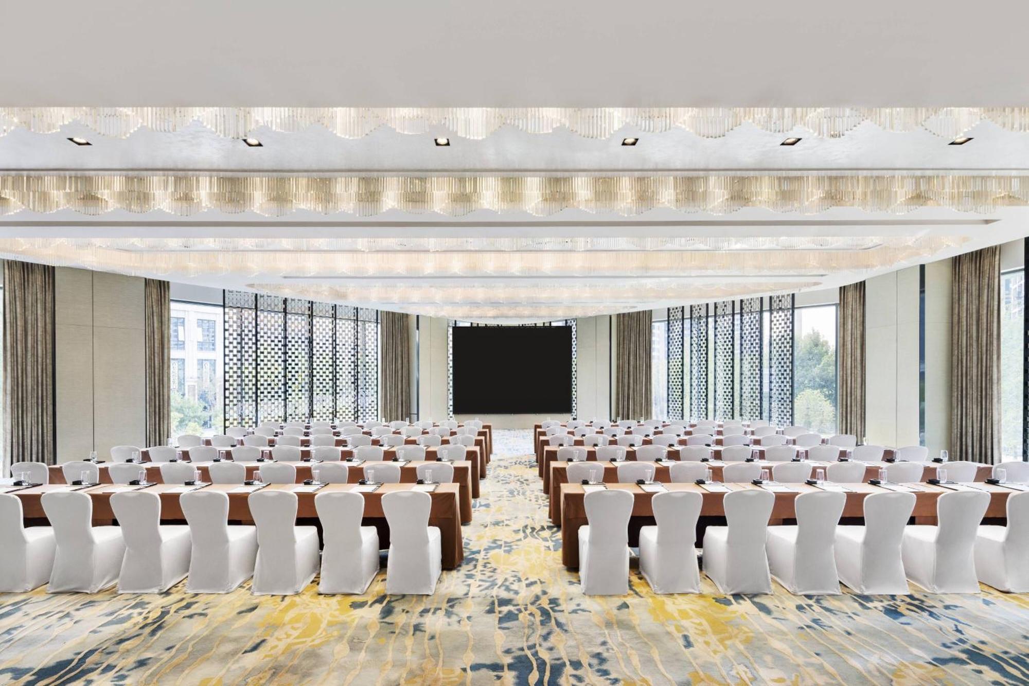 Courtyard By Marriott Zhengzhou East Hotell Exteriör bild