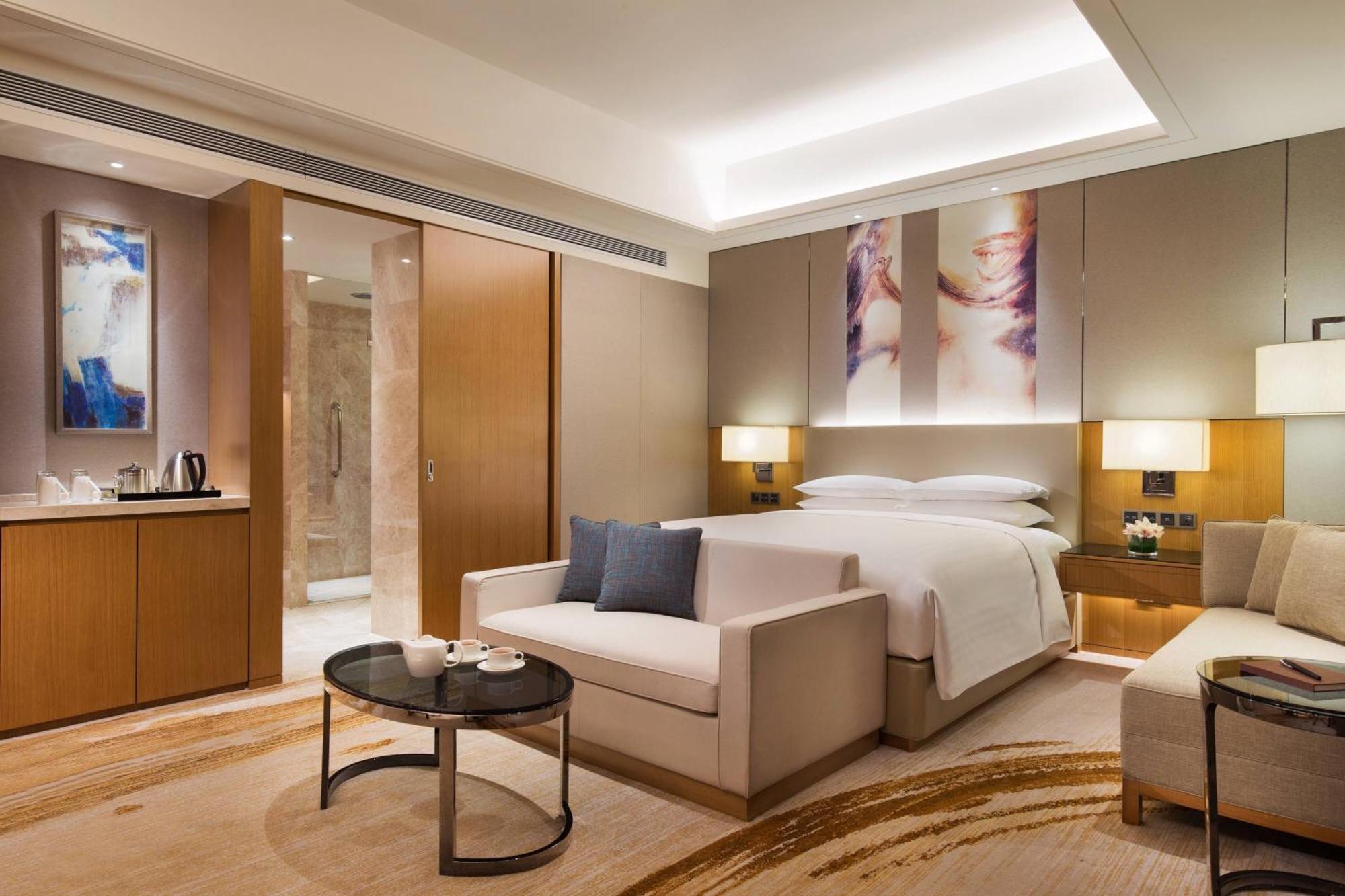 Courtyard By Marriott Zhengzhou East Hotell Exteriör bild