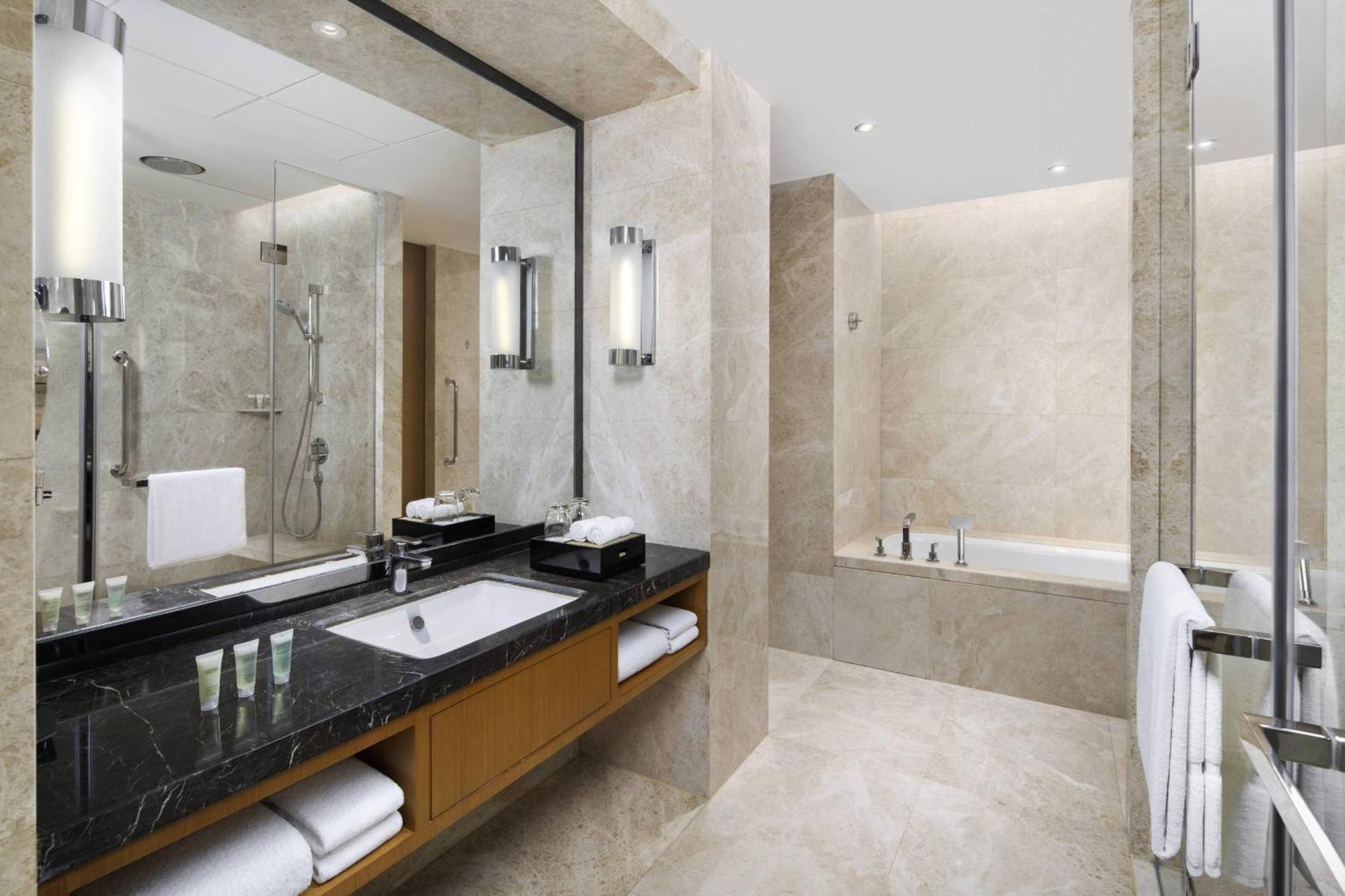 Courtyard By Marriott Zhengzhou East Hotell Exteriör bild