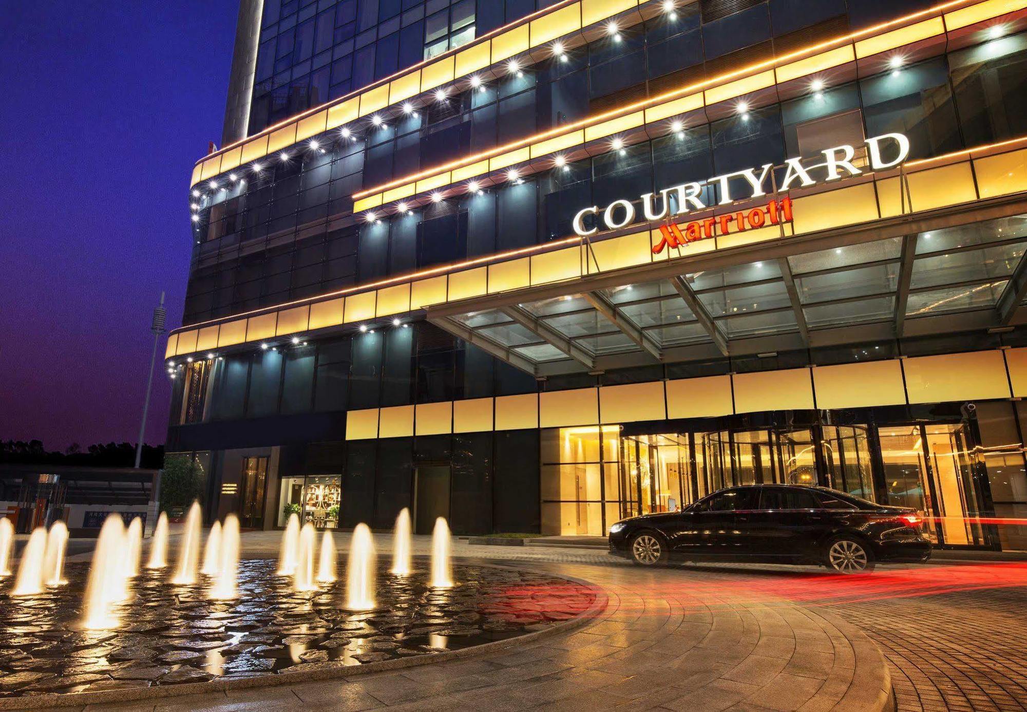 Courtyard By Marriott Zhengzhou East Hotell Exteriör bild